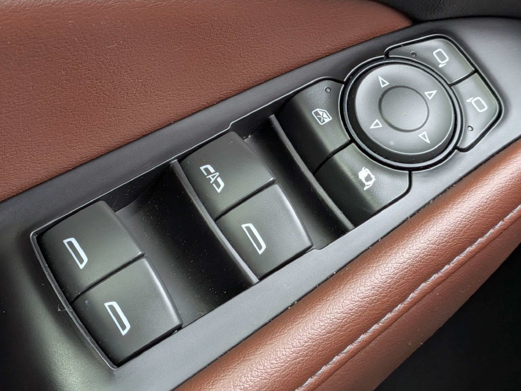 Used 2019 Buick Enclave Avenir w/ Avenir Technology Package FWD image 23