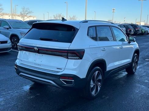 New 2026 Volkswagen Taos SE image 6