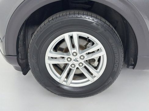 Used 2020 Ford Explorer XLT w/ Equipment Group 202A AWD/4WD image 31
