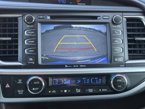 Used 2018 Toyota Highlander Limited AWD/4WD image 20