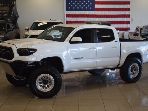 Used 2017 Toyota Tacoma SR5 RWD image 16