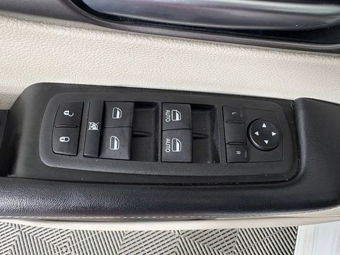 Used 2022 Chrysler Pacifica Touring-L FWD image 14