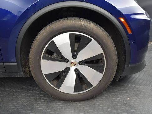 Certified 2024 Porsche Macan 4 Electric AWD/4WD image 16