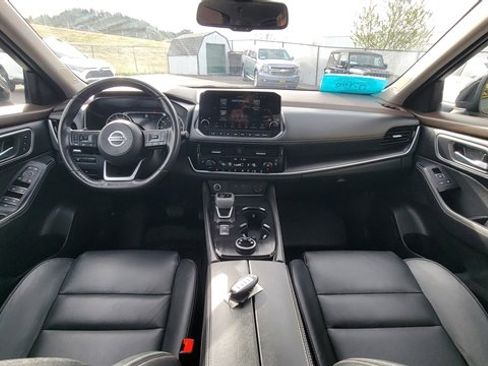 Used 2021 Nissan Rogue SL w/ Premium Package image 16