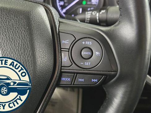 Used 2024 Toyota Camry SE image 12