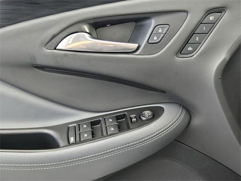 Used 2019 Buick Envision Essence image 30