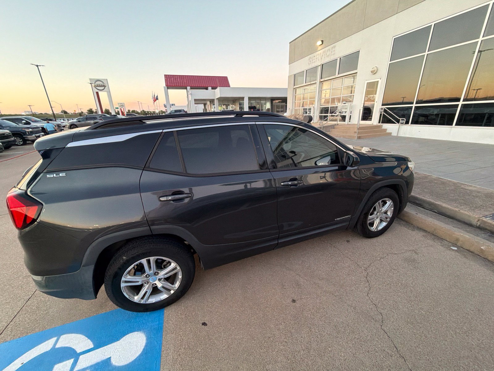 Used 2018 GMC Terrain SLE w/ Driver Convenience Package FWD image 18