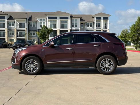 Used 2022 Cadillac XT5 Premium Luxury w/ Technology Package FWD image 4