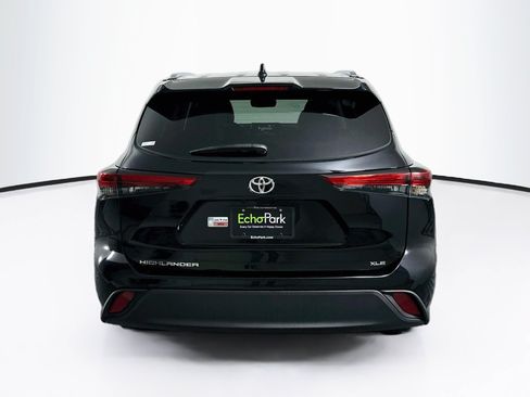 Used 2021 Toyota Highlander XLE FWD image 7