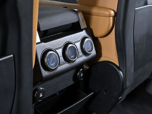 Used 2019 Land Rover Discovery HSE image 29