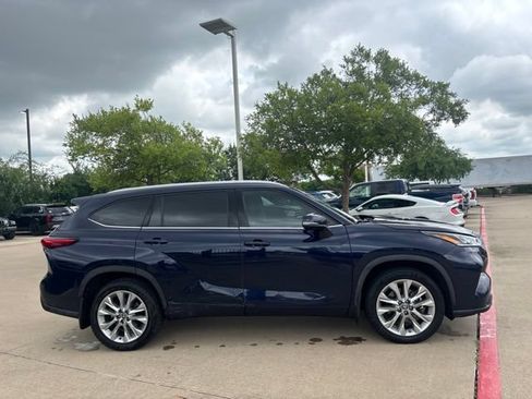 Used 2022 Toyota Highlander Limited AWD/4WD image 4