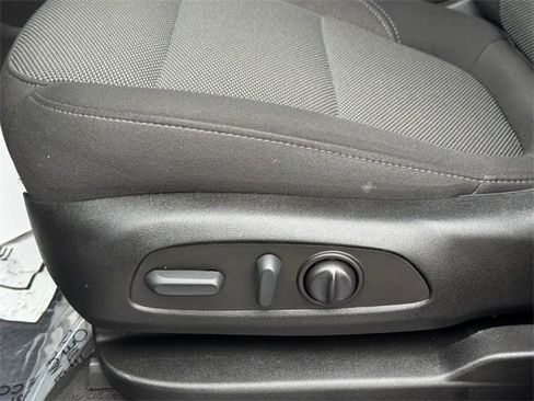 Used 2023 Chevrolet Traverse LT image 20