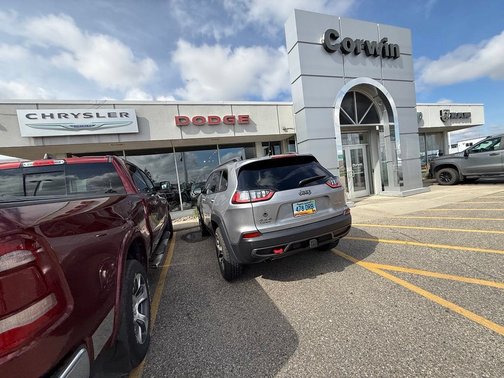 Used 2021 Jeep Cherokee Trailhawk AWD/4WD image 6