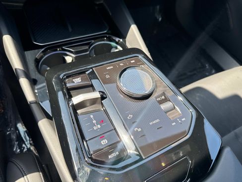 Used 2024 BMW i5 eDrive40i w/ M Sport Package image 23