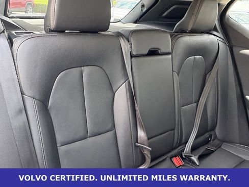 Certified 2025 Volvo XC40 B5 Plus AWD/4WD image 32