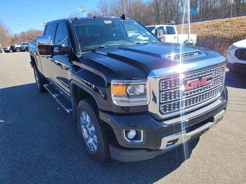 Used 2019 GMC Sierra 2500 Denali w/ Duramax Plus Package image 3