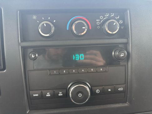 Used 2013 Chevrolet Express 2500 Extended image 20