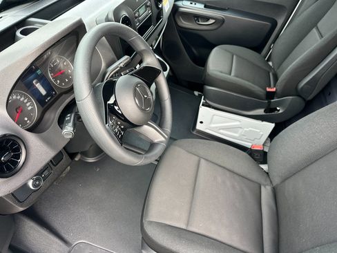 Used 2025 Mercedes-Benz Sprinter 2500 image 10