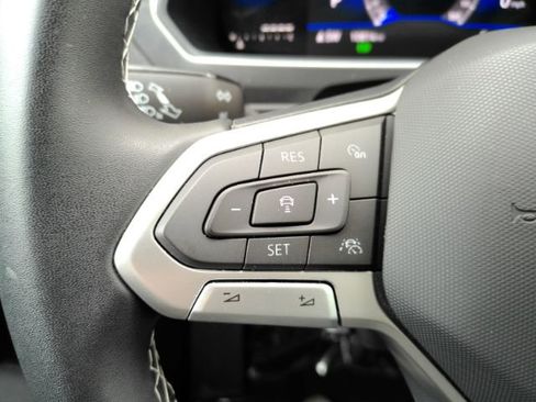 Used 2023 Volkswagen Tiguan SE FWD image 38