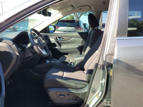 Used 2019 Nissan Rogue SV FWD image 19