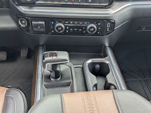 Used 2024 Chevrolet Silverado 1500 High Country w/ High Country Premium Package AWD/4WD image 18