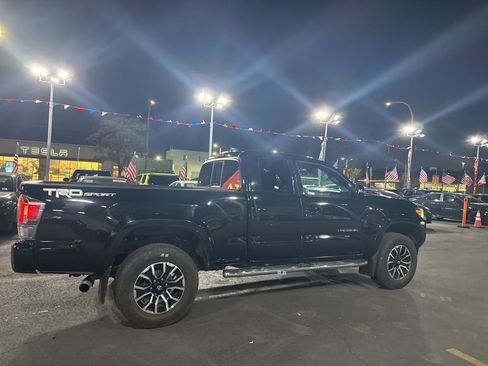 Used 2022 Toyota Tacoma TRD Sport w/ TRD Premium Sport Package image 8