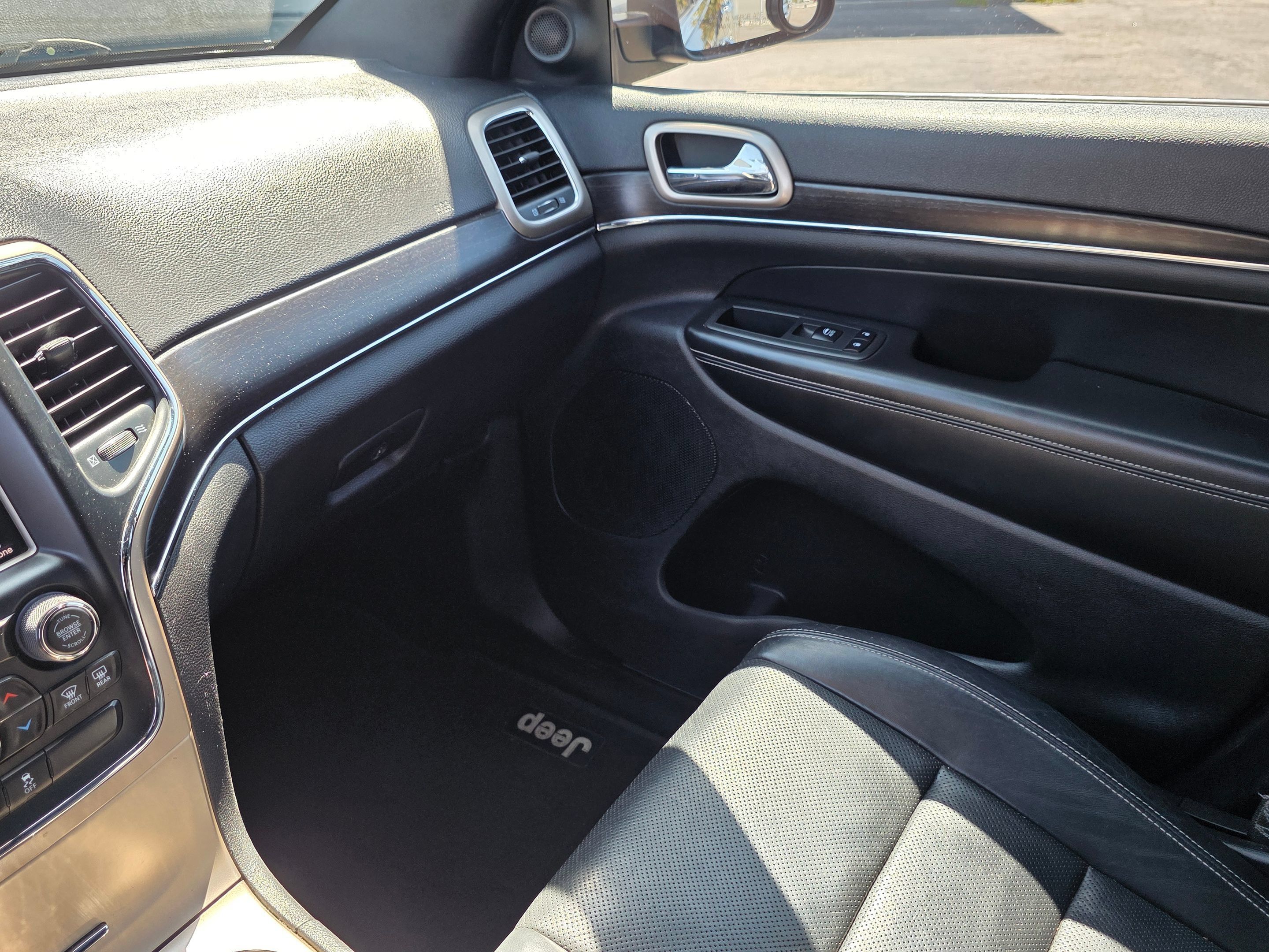 Used 2014 Jeep Grand Cherokee Limited w/ Luxury Group II RWD image 34