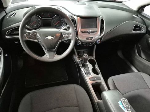 Used 2017 Chevrolet Cruze LT w/ Convenience Package FWD image 10