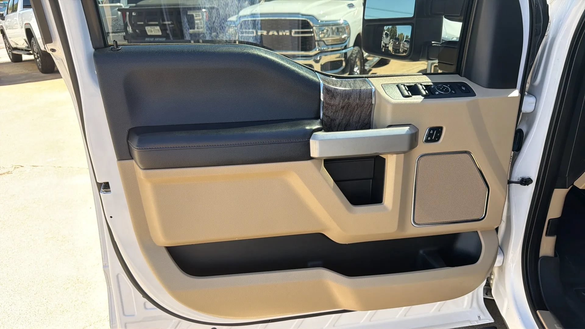 Used 2017 Ford F350 Lariat w/ Lariat Ultimate Package AWD/4WD image 9