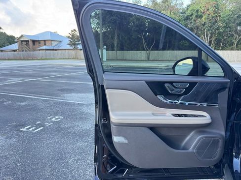 Used 2021 Lincoln Corsair AWD w/ Rear Removable Package Tray image 31