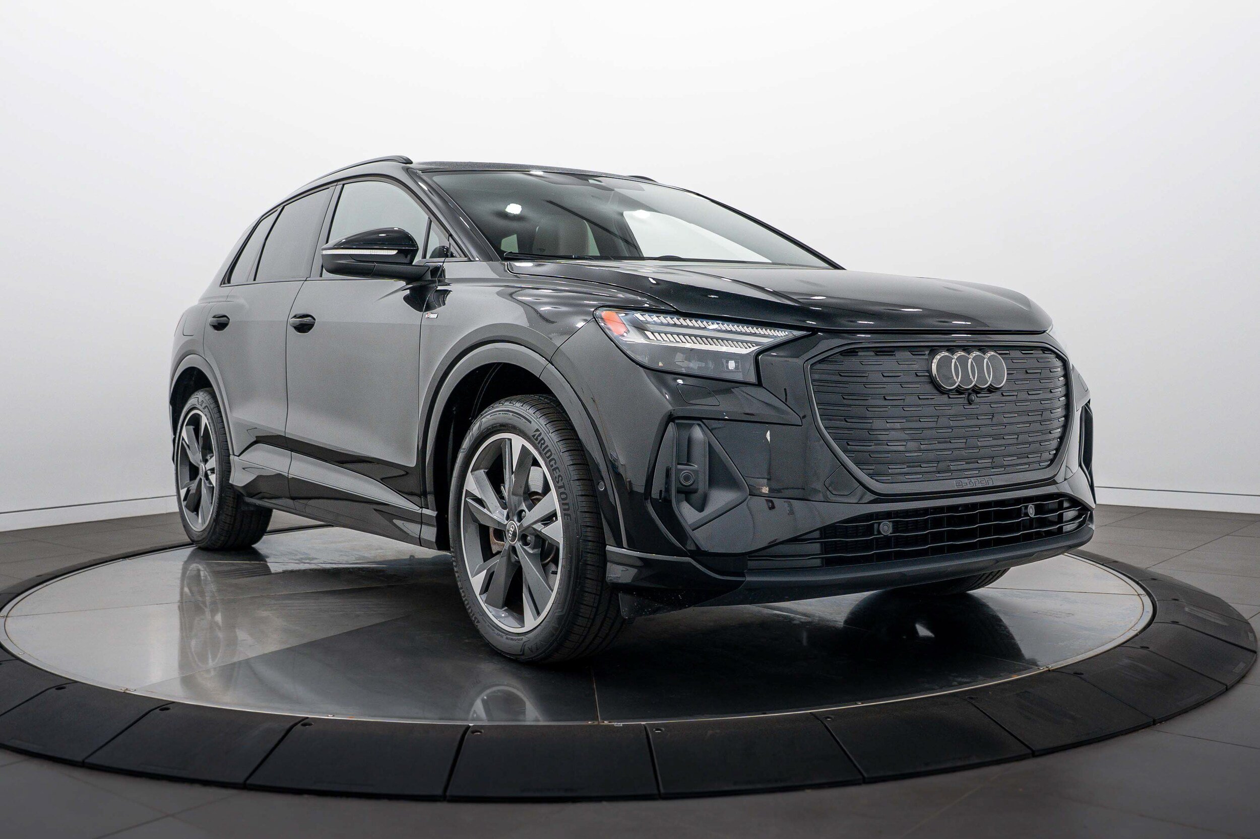 Used 2023 Audi Q4 e-tron Prestige AWD/4WD image 2