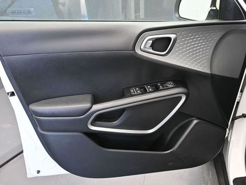 Used 2025 Kia Soul LX w/ LX Technology Package image 17