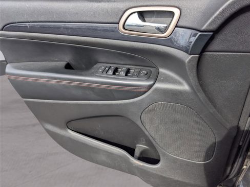 Used 2016 Jeep Grand Cherokee Laredo 75th Anniversary image 14