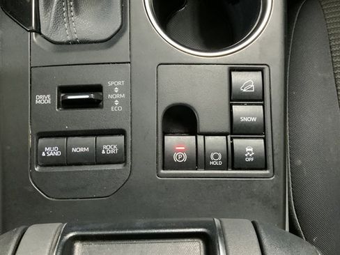 Used 2023 Toyota Highlander LE AWD/4WD image 29