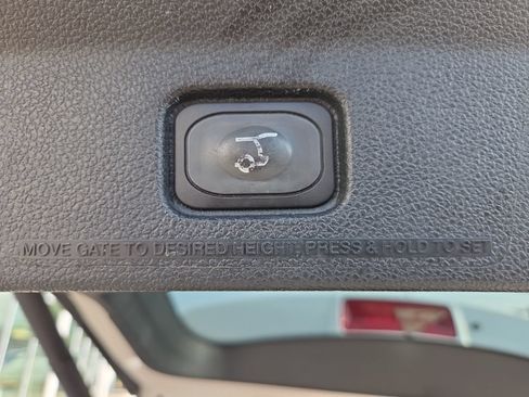 Used 2019 Ford Explorer XLT w/ Equipment Group 202A FWD image 9