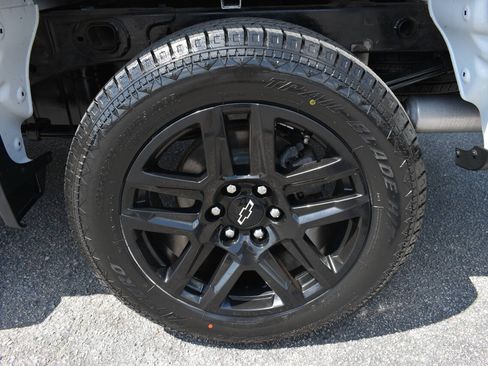 Used 2021 Chevrolet Silverado 1500 Custom Trail Boss AWD/4WD image 46