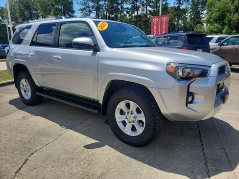 Certified 2022 Toyota 4Runner SR5 AWD/4WD image 9