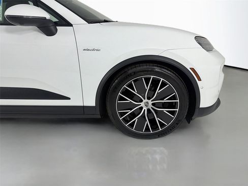 New 2026 Porsche Macan Electric image 28