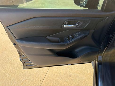 Used 2023 Nissan Rogue SL FWD image 12