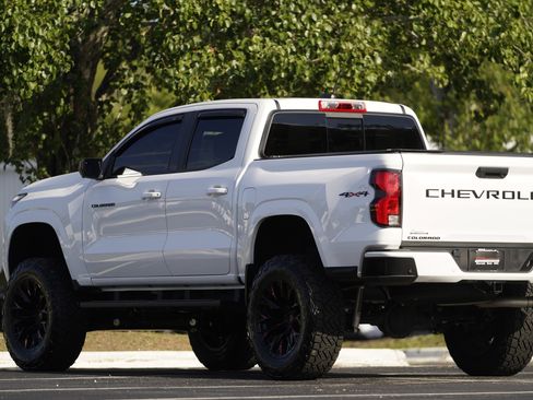 Used 2024 Chevrolet Colorado LT w/ LT Convenience Package III AWD/4WD image 3