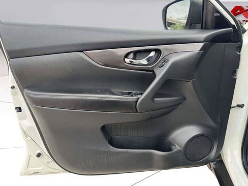 Used 2019 Nissan Rogue SV FWD image 21
