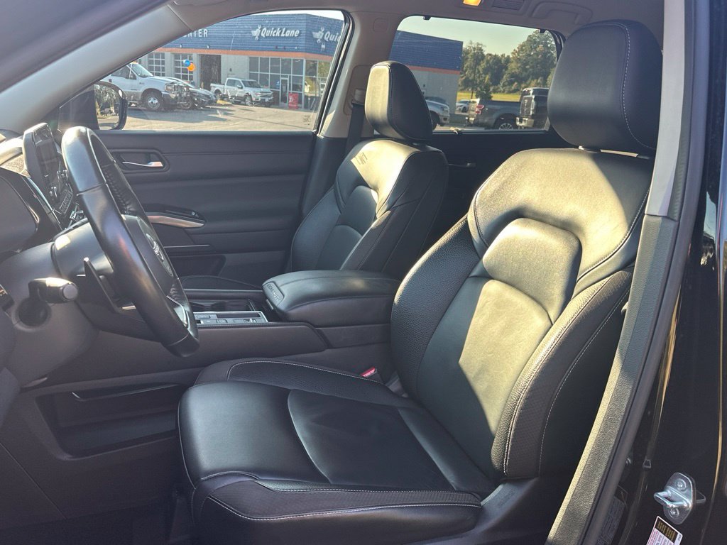 Used 2022 Nissan Pathfinder SL w/ Cargo Package FWD image 4