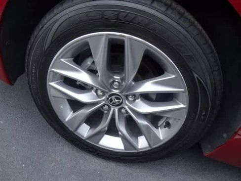 Used 2022 Toyota Avalon XLE image 26