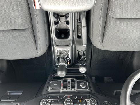 Used 2022 Jeep Gladiator Sport image 19