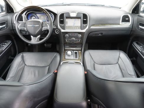 Used 2016 Chrysler 300 C RWD image 17