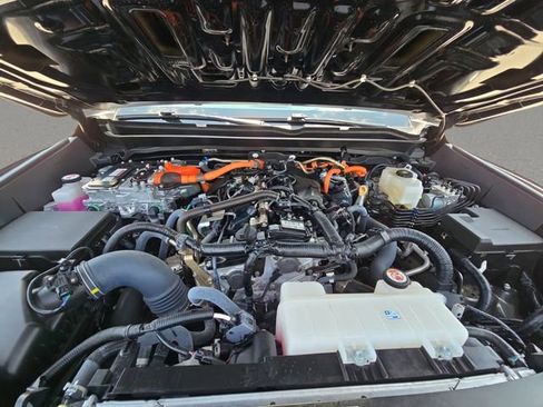 Used 2025 Toyota Tacoma TRD Sport w/ TRD Sport Upgrade Package AWD/4WD image 31