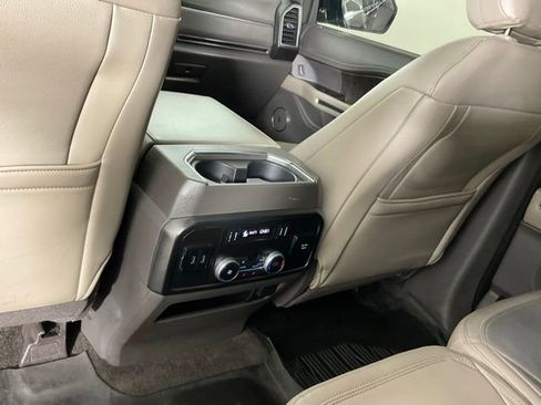 Used 2018 Ford Expedition Limited w/ Equipment Group 301A AWD/4WD image 16