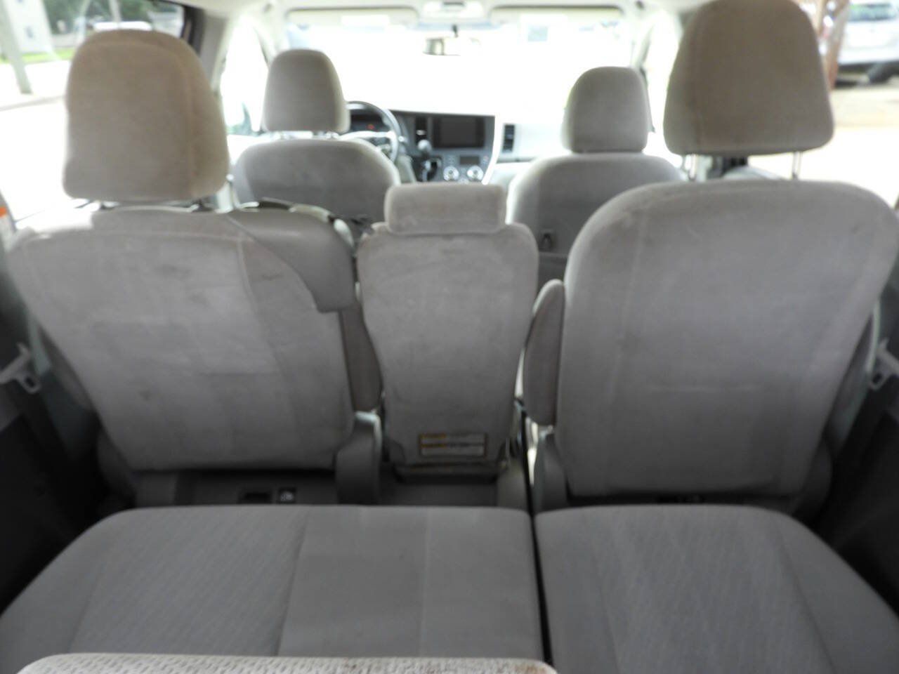 Used 2017 Toyota Sienna LE FWD image 31
