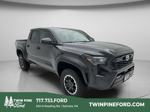 Used 2025 Toyota Tacoma TRD Off-Road AWD/4WD image 1