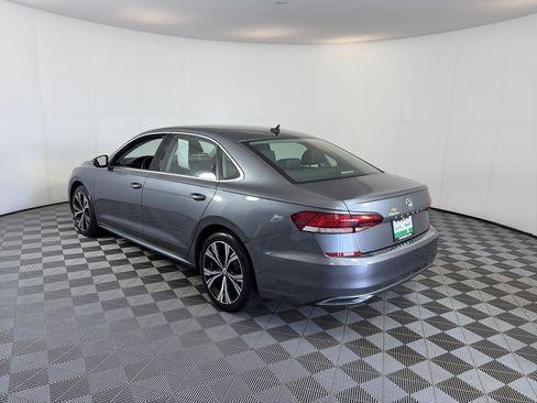 Used 2022 Volkswagen Passat 2.0T SE FWD image 8